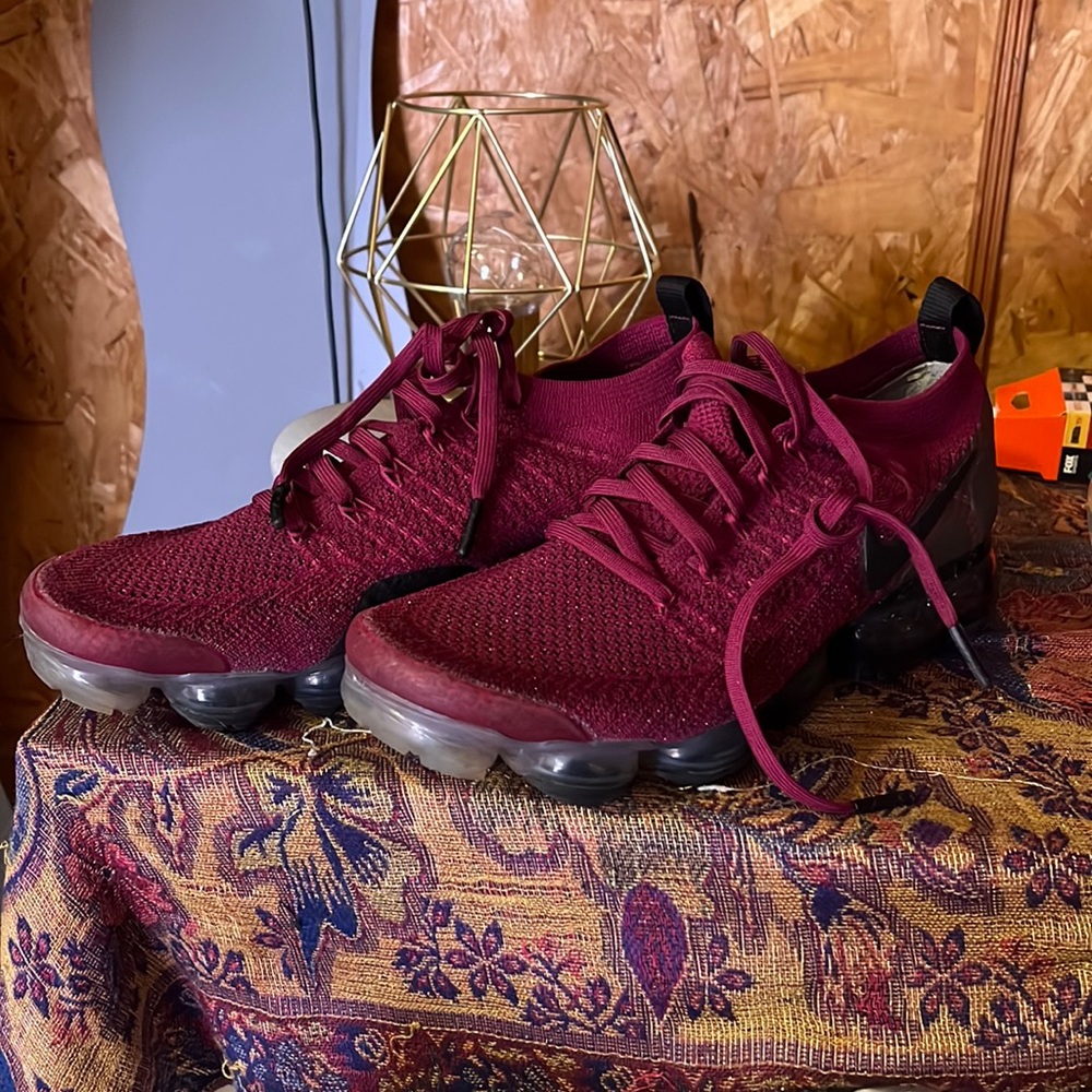 Vapor max magenta sneakers